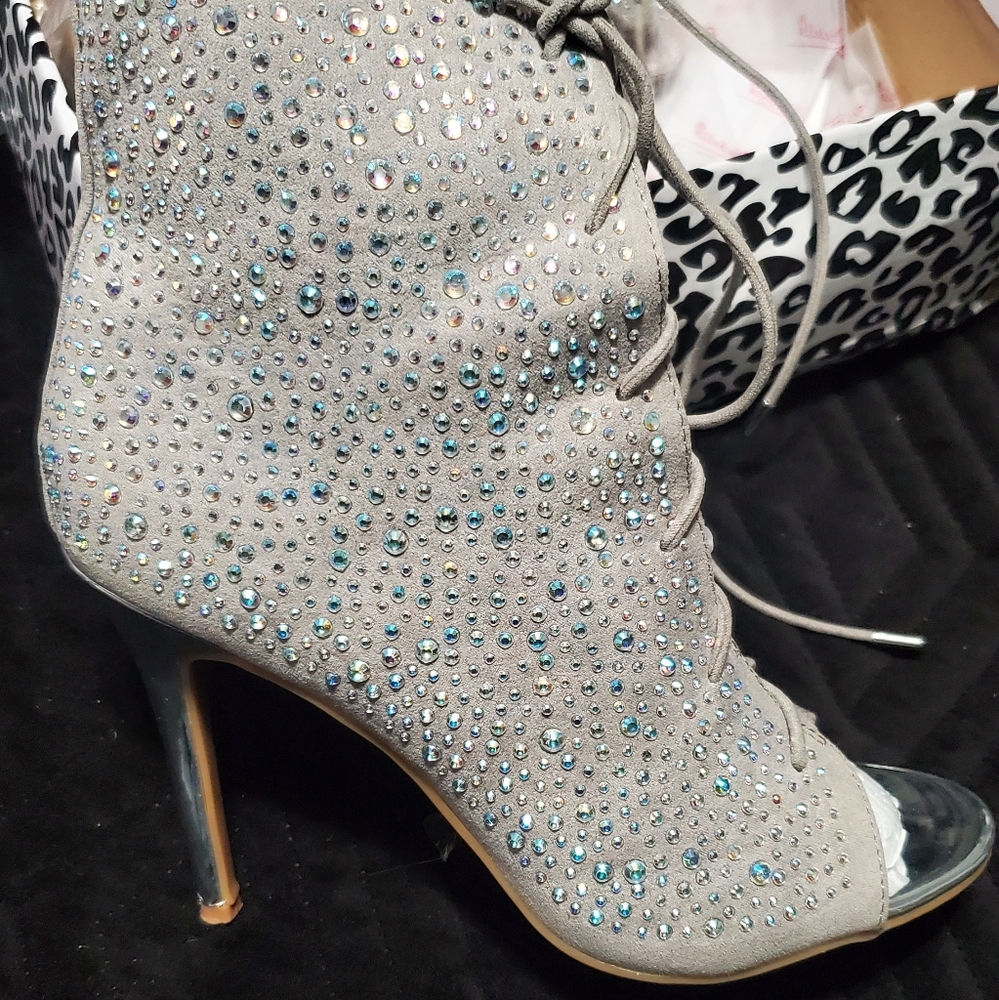 Silver/Gray Sparkle Silver Toe Heel